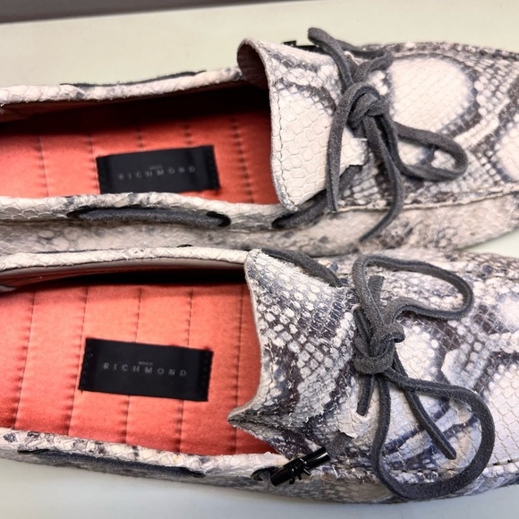 NWT John Richmond Gray and White Snakeskin Loafers
